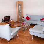 Nadalina * Kaštel Stari