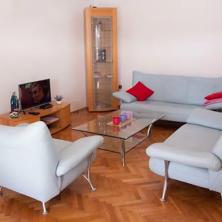 Nadalina * Kaštel Stari