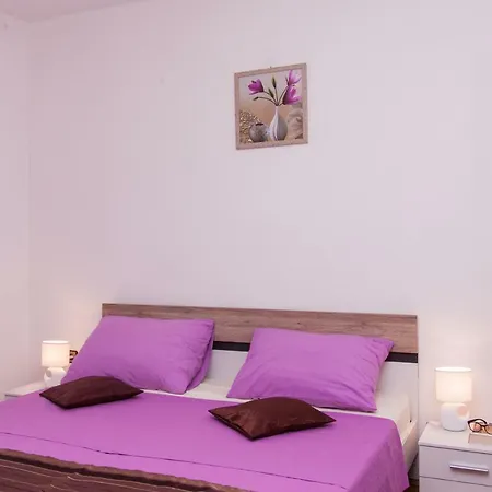 Nadalina * Kaštel Stari